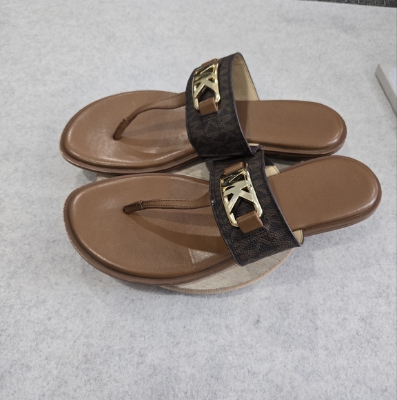 🐢 Michael Kors Camila Thong Sandals Size 8.5 Great Shape! - Picture 8 of 12
